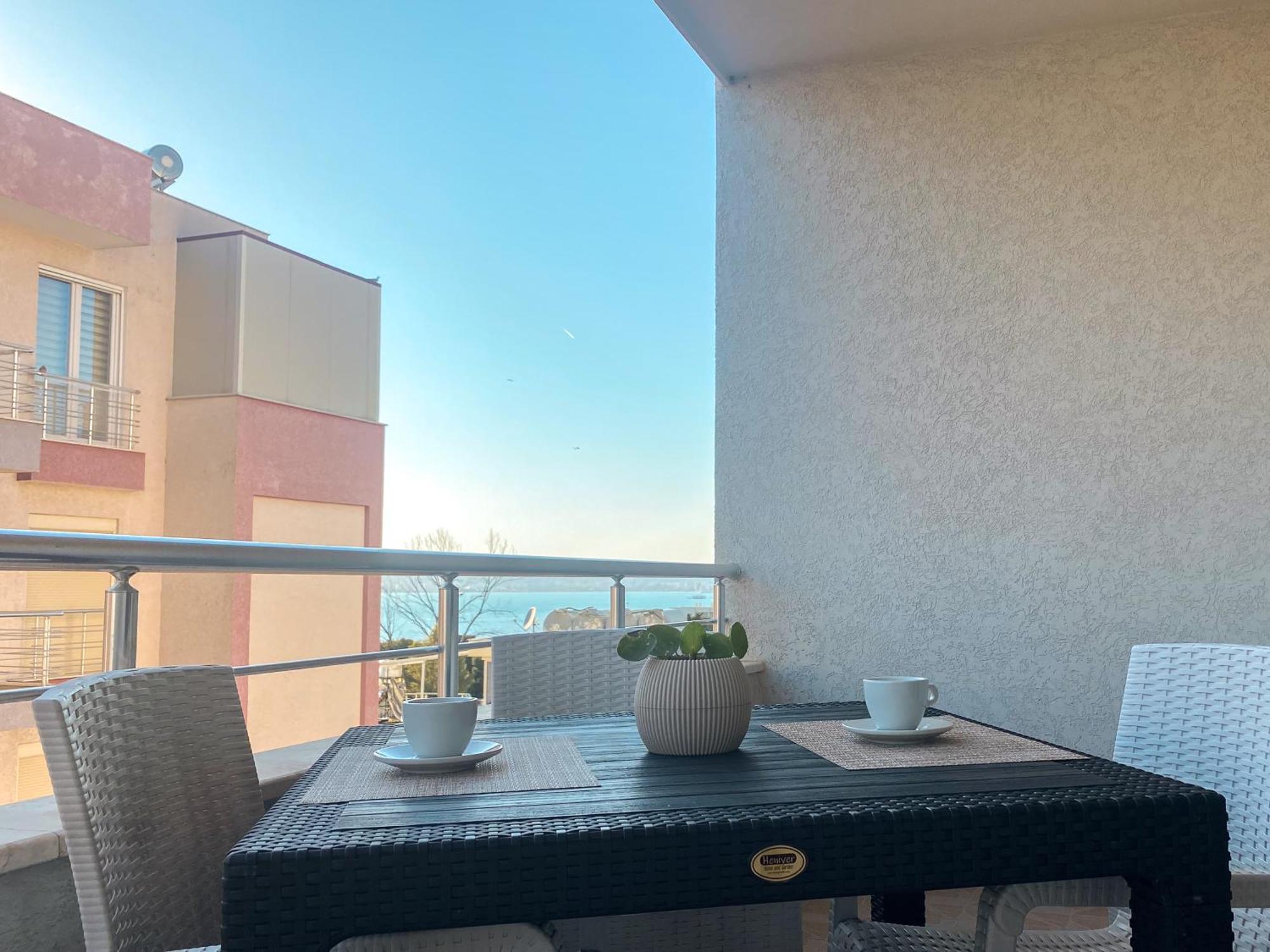 Lunasol Seaside Apartments Durres Ngoại thất bức ảnh
