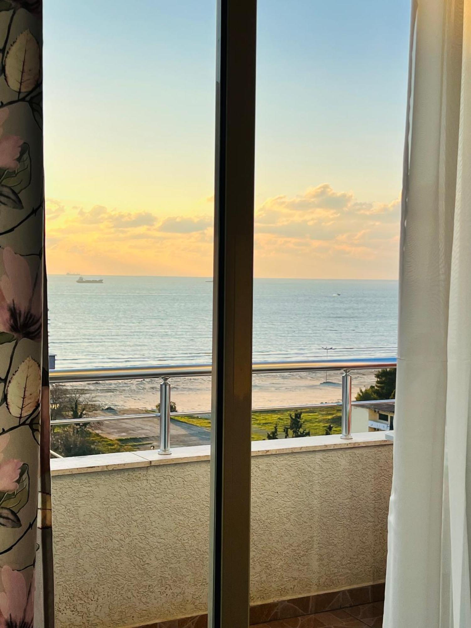 Lunasol Seaside Apartments Durres Ngoại thất bức ảnh